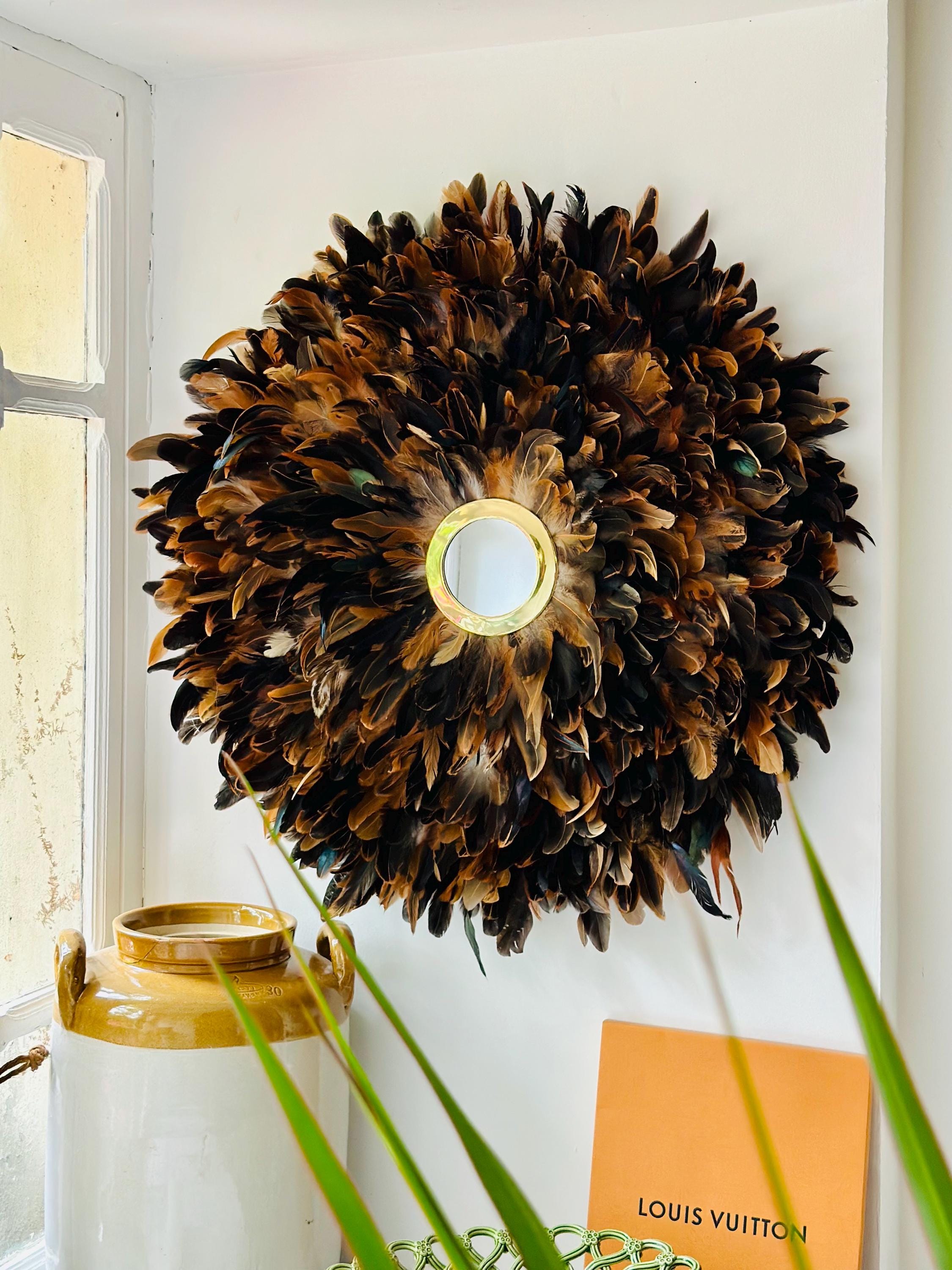 JUJUHAT “LE JACKSON” en plumes noires et marron avec miroir doré marocain – décoration murale ethnique chic 68cm