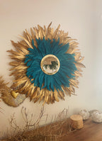 Juju Hat LE KING LÉON – Plumes dorées et bleu paon – Décoration murale bohème chic