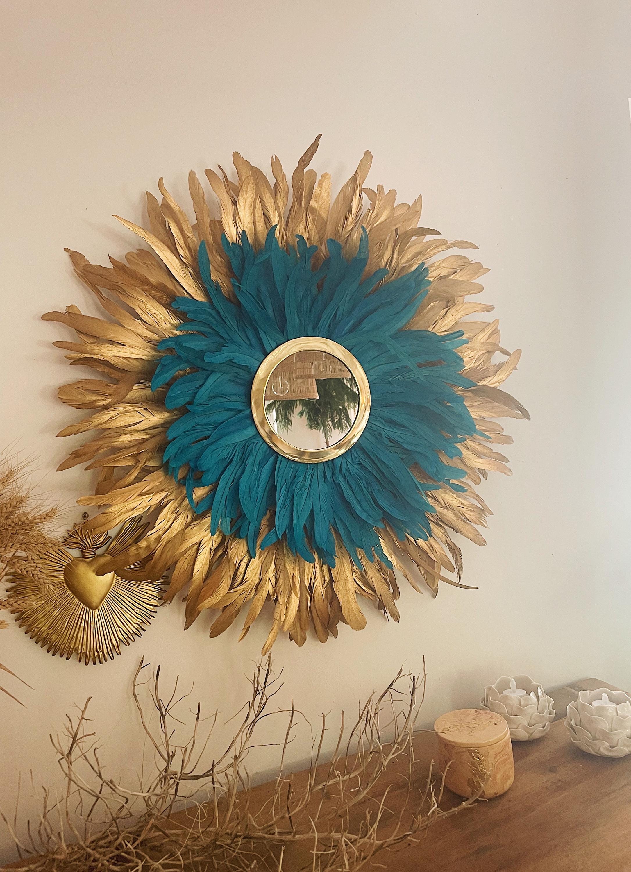 Juju Hat LE KING LÉON – Plumes dorées et bleu paon – Décoration murale bohème chic