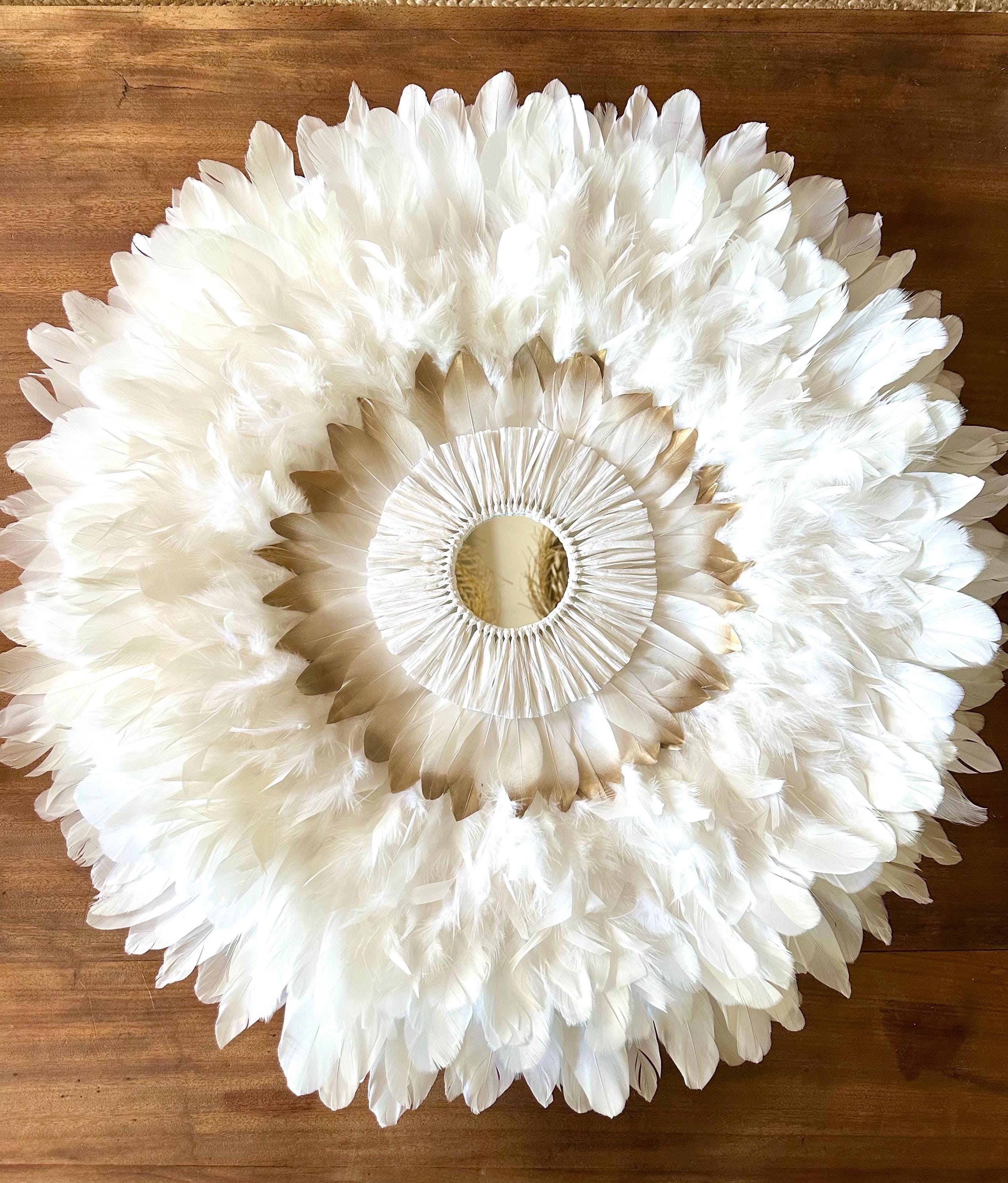 JUJU HAT blanc et doré – L’APOLLON – décoration murale en plumes naturelles avec miroir et raphia