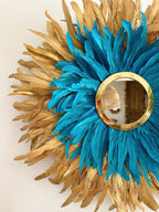 Juju Hat LE KING LÉON – Plumes dorées et bleu paon – Décoration murale bohème chic