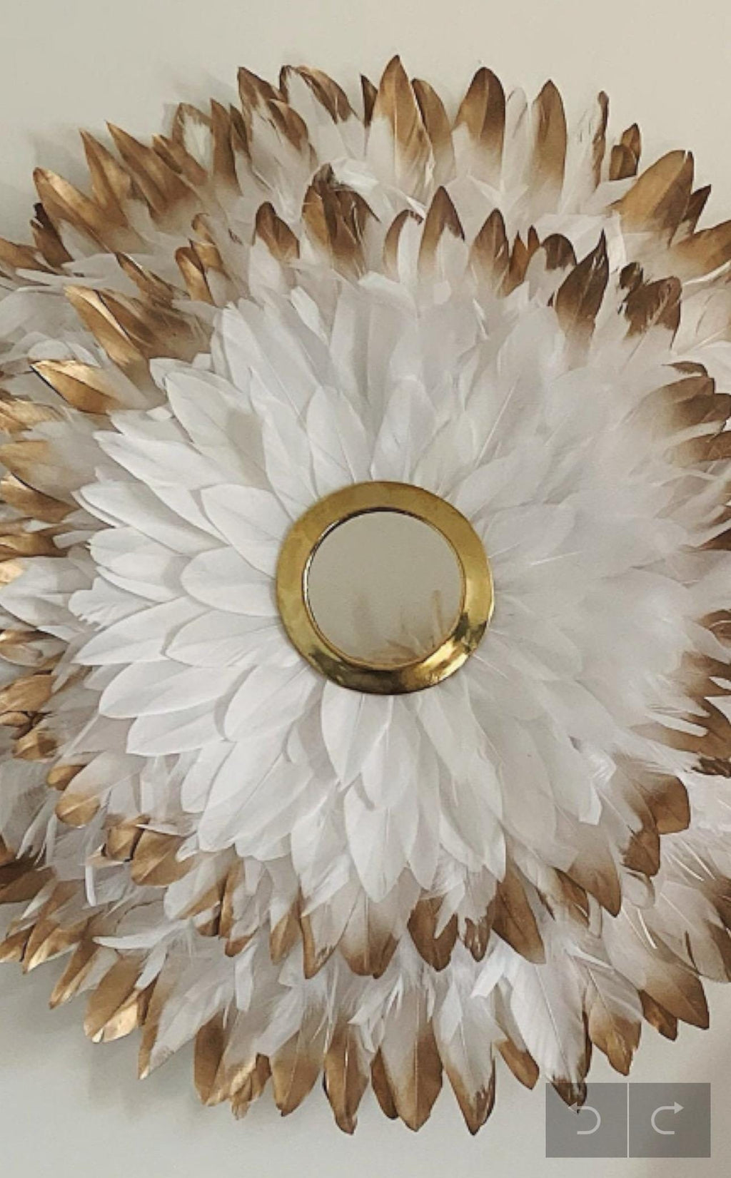JUJUHAT « HÉLIOS » avec ses plumes blanches et dorées et son miroir marocain