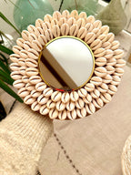 Trio LOVE – Juju Hat blanc, miroir en raphia doré et miroir coquillages naturels