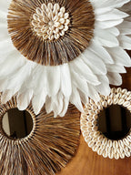 Trio LOVE – Juju Hat blanc, miroir en raphia doré et miroir coquillages naturels
