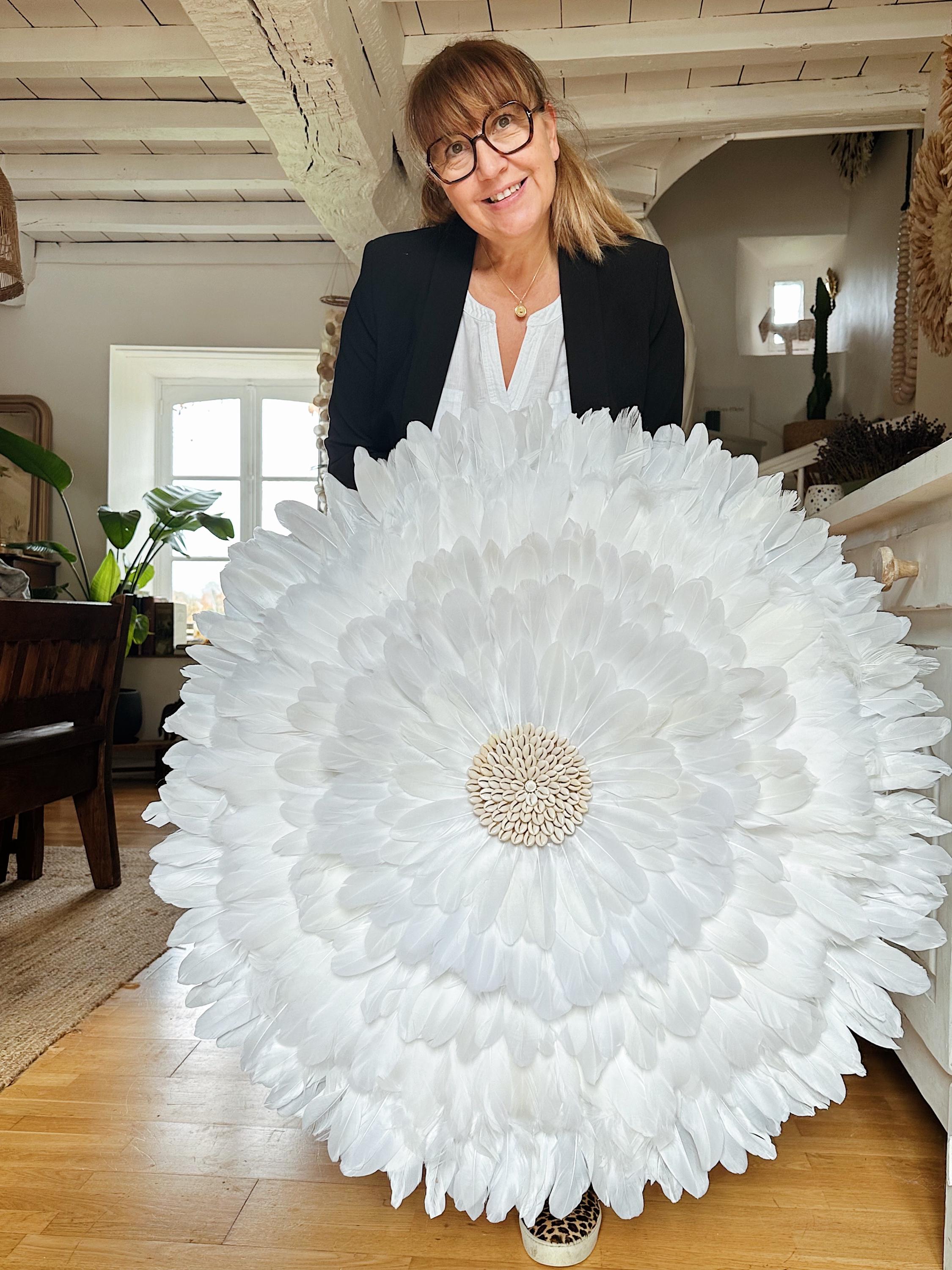 JujuHat « LE FANTOM SNOW » blanc xl – plumes naturelles – cœur en miroir ou coquillages cauris