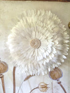 JujuHat « LE FANTOM SNOW » blanc xl – plumes naturelles – cœur en miroir ou coquillages cauris