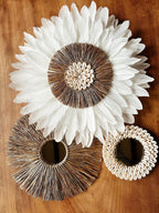 Trio LOVE – Juju Hat blanc, miroir en raphia doré et miroir coquillages naturels
