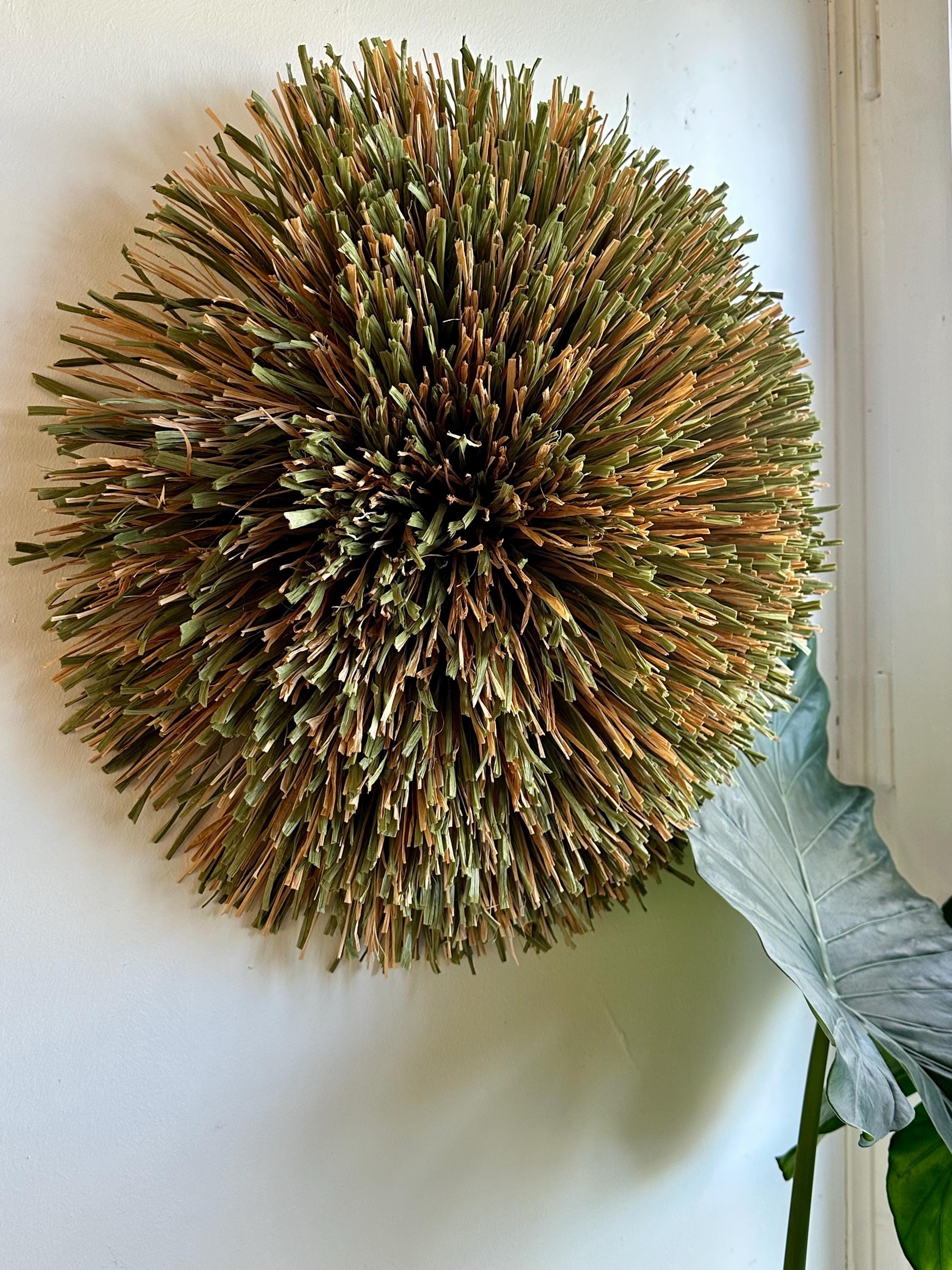 Duo « POMPON GARDEN » – Déco murale artisanale en raphia vert olive et miroir naturel en jute (50 cm + 40 cm)
