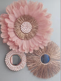 Trio TENDRE rose – JujuHat rose, miroir en raphia doré et miroir coquillages naturels