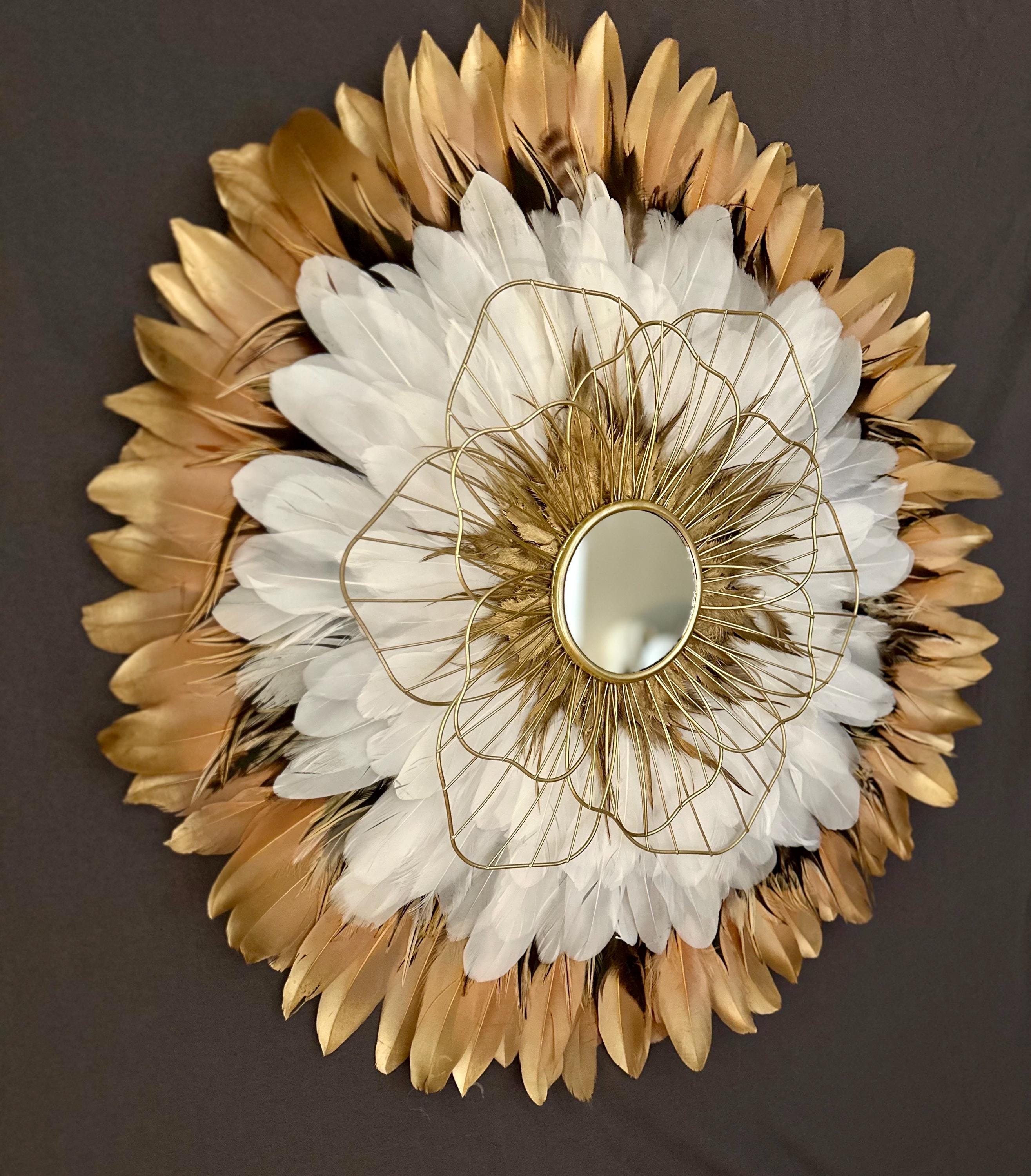 SOLARIS – Juju Hat mural doré avec miroir et fleur en métal | Déco murale en plumes blanches et or | Art mural luxe fait main bohème chic