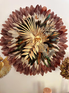 L’ACAJOU – Juju Hat mural en plumes naturelles et feuilles dorées | Décoration murale bohème chic automnale, fait main