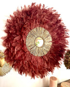 JUJUHAT « LE GALACTIC » en plumes terracotta avec miroir soleil et raphia doré – décoration murale ethnique chic
