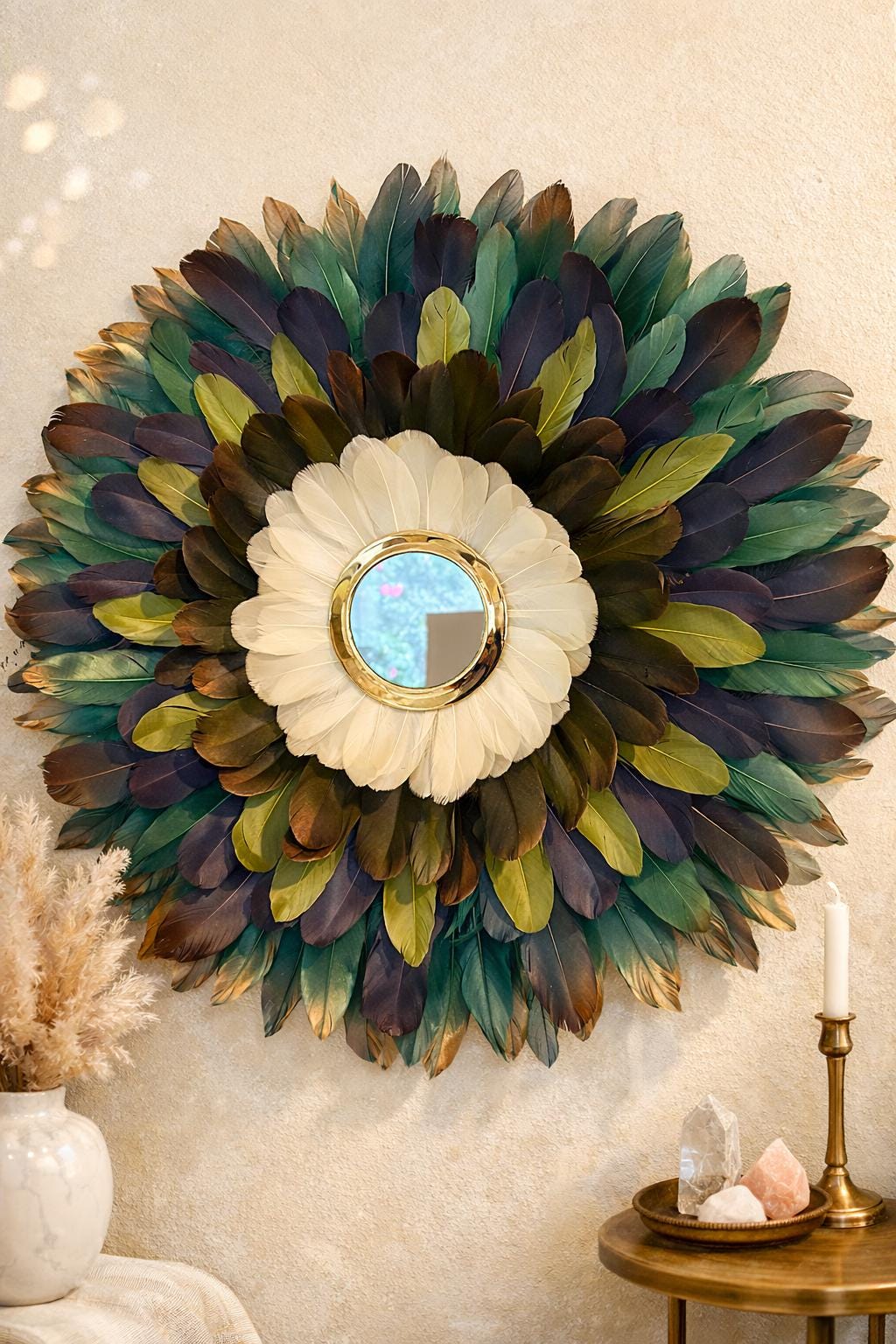 LE MARGOT – Juju Hat vert profond & miroir doré | Décoration murale bohème chic en plumes naturelles