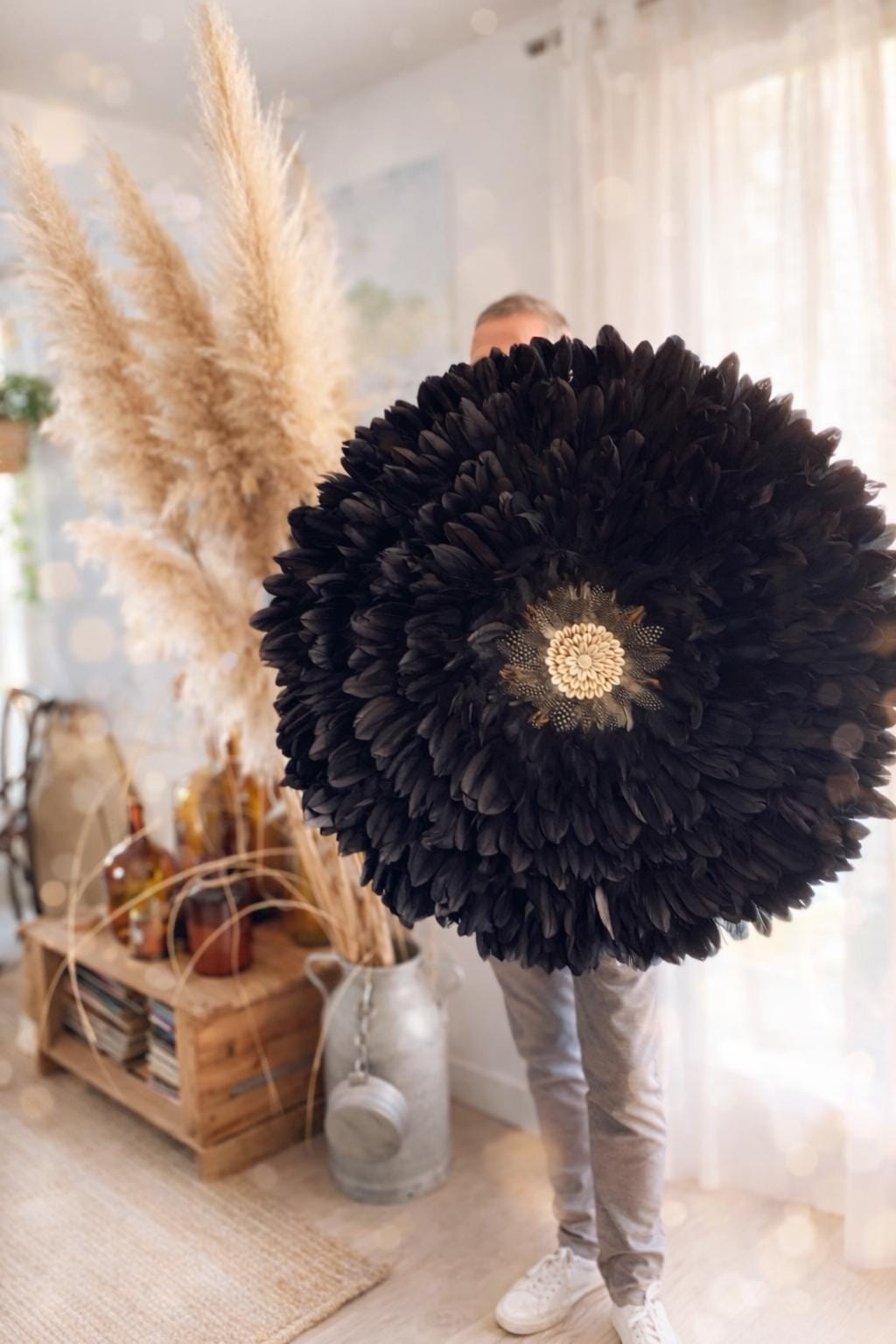 JUJUHAT “CLASSIC BLACK” – Plumes noires naturelles & cœur en coquillages cauris