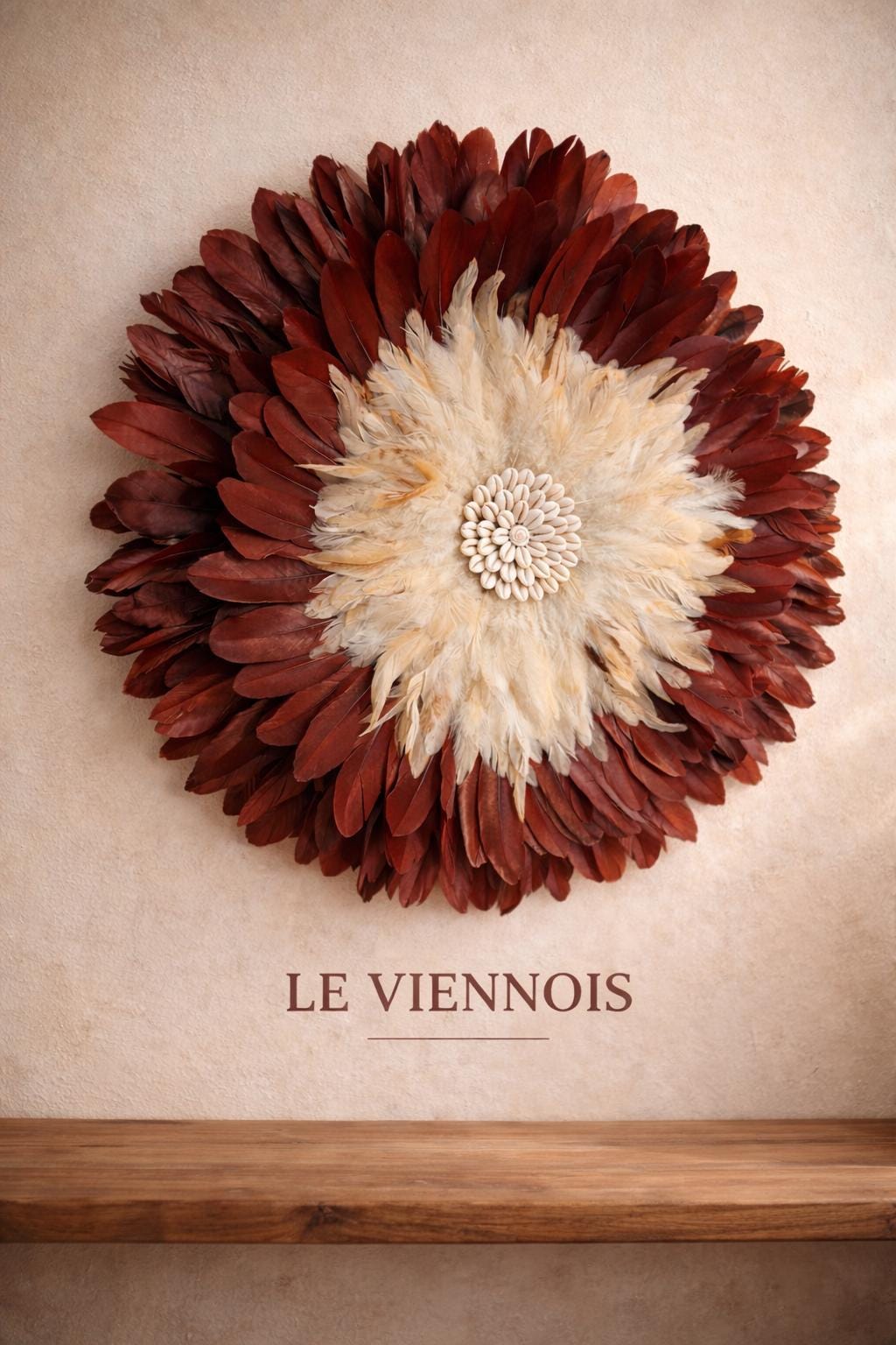 LE VIENNOIS – Juju Hat terracotta foncé et crème | Décoration murale bohème chic en plumes naturelles | Cœur cauris cordé | 65 ou 80 cm
