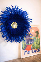 JUJUHAT "LE MAJORELLE" avec ses plumes bleues et son miroir en laiton doré
