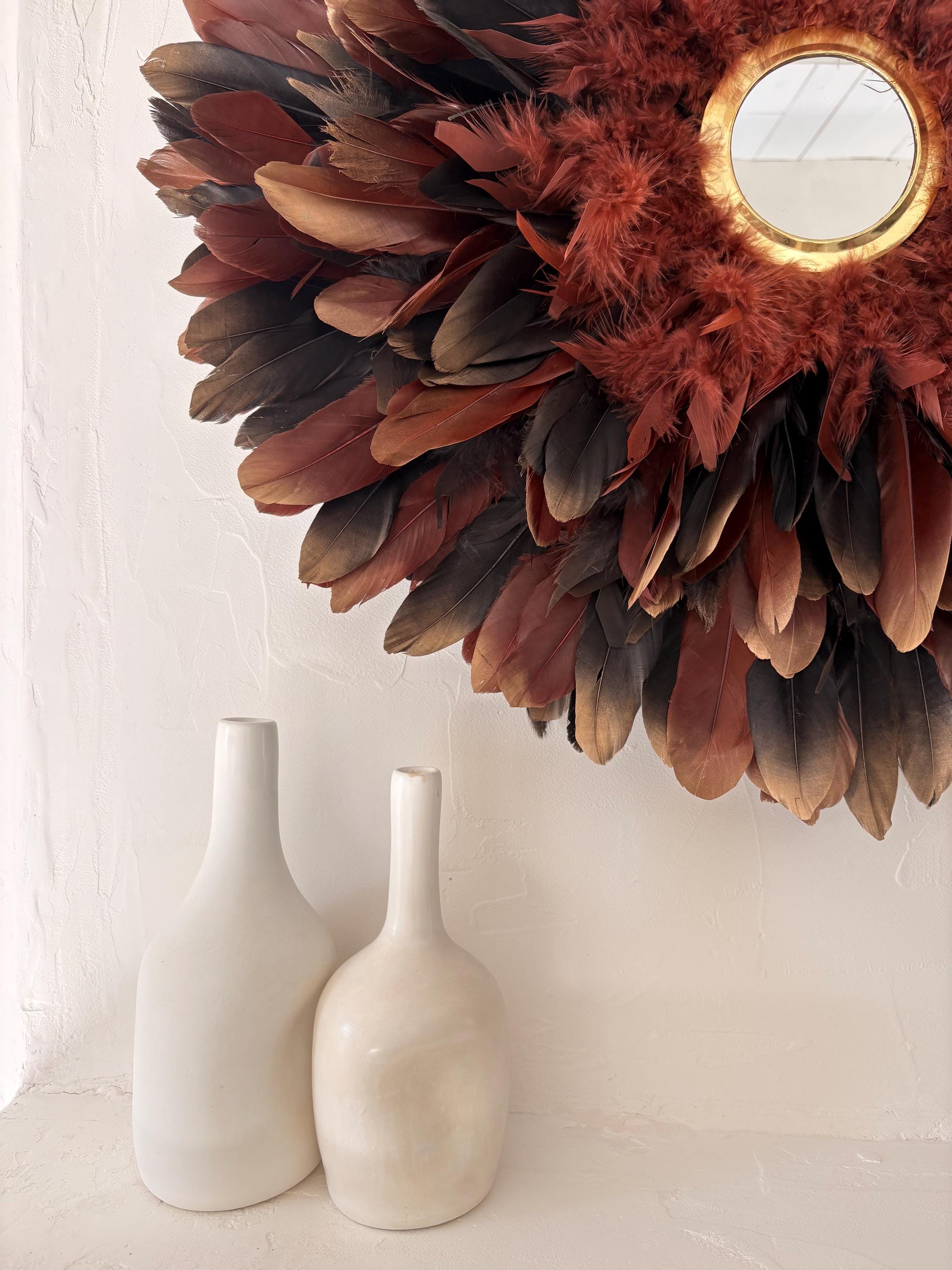 LE SIROCCO – Juju Hat marron et noir avec miroir en laiton doré, décoration murale bohème chic artisanale, plume naturelle, 50 65 80 cm