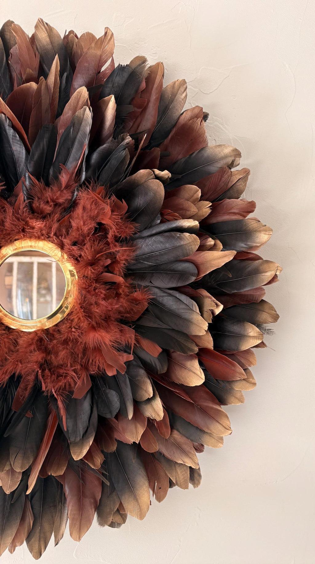 LE SIROCCO – Juju Hat marron et noir avec miroir en laiton doré, décoration murale bohème chic artisanale, plume naturelle, 50 65 80 cm