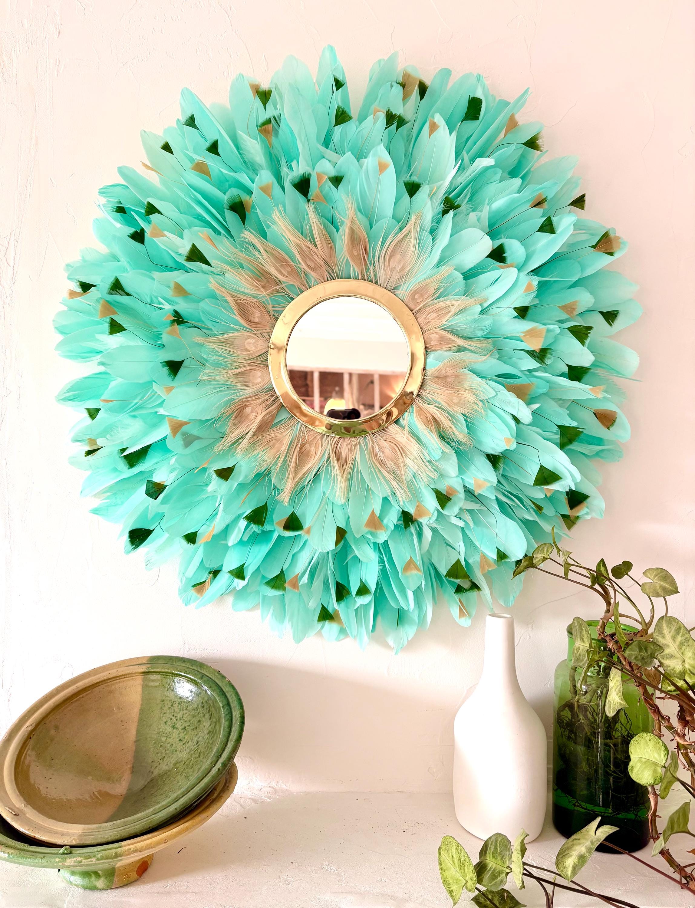 Juju Hat CALYPSO vert d’eau – Décoration murale en plumes naturelles avec miroir laiton – Bohème chic