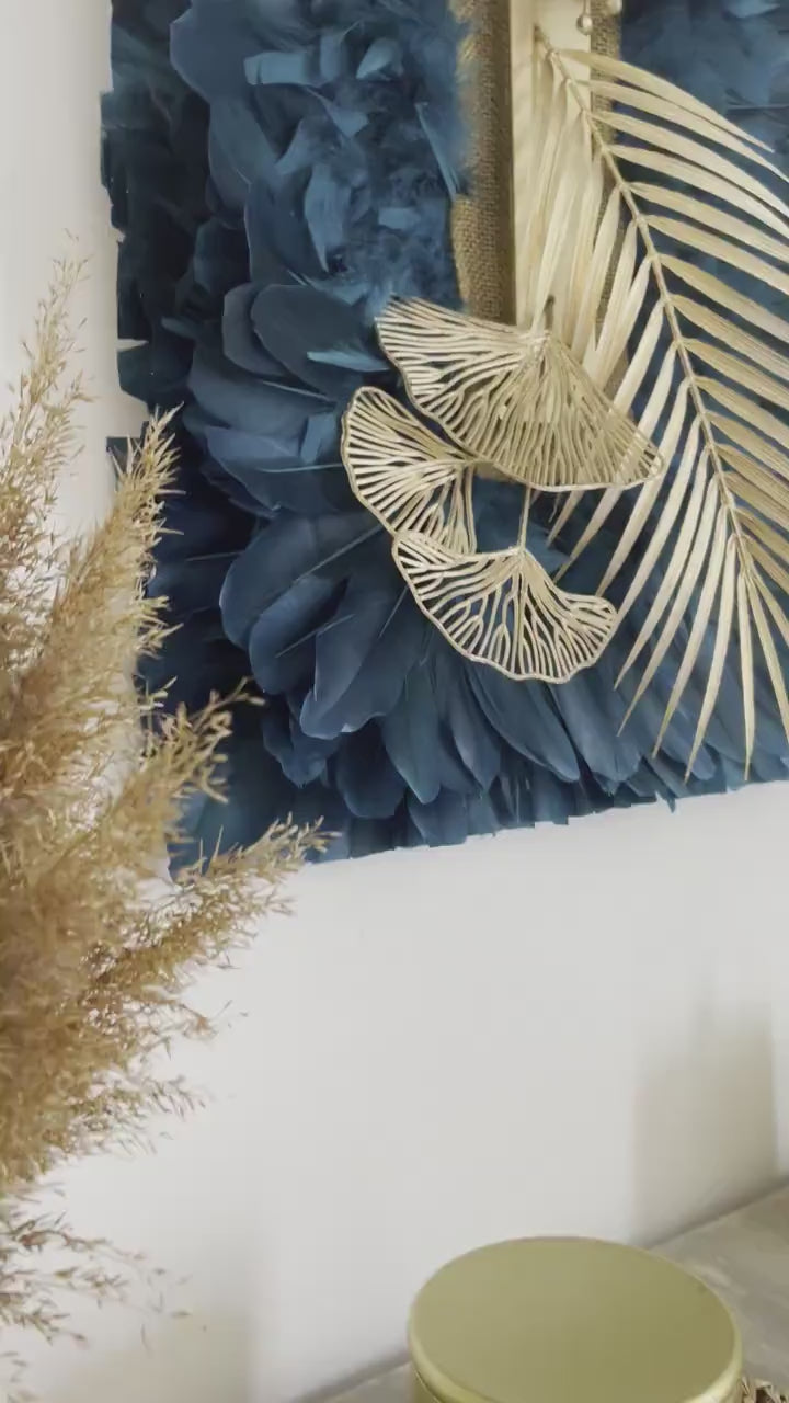 JUJUHAT square "la PALME D'OR" en plumes bleues paon et son coeur travaillé en doré avec sa forme carré