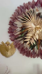 L’ACAJOU – Juju Hat mural en plumes naturelles et feuilles dorées | Décoration murale bohème chic automnale, fait main
