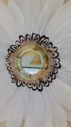 Juju hat “Le Sahara” – décoration murale en plumes naturelles et miroir artisanal en laiton